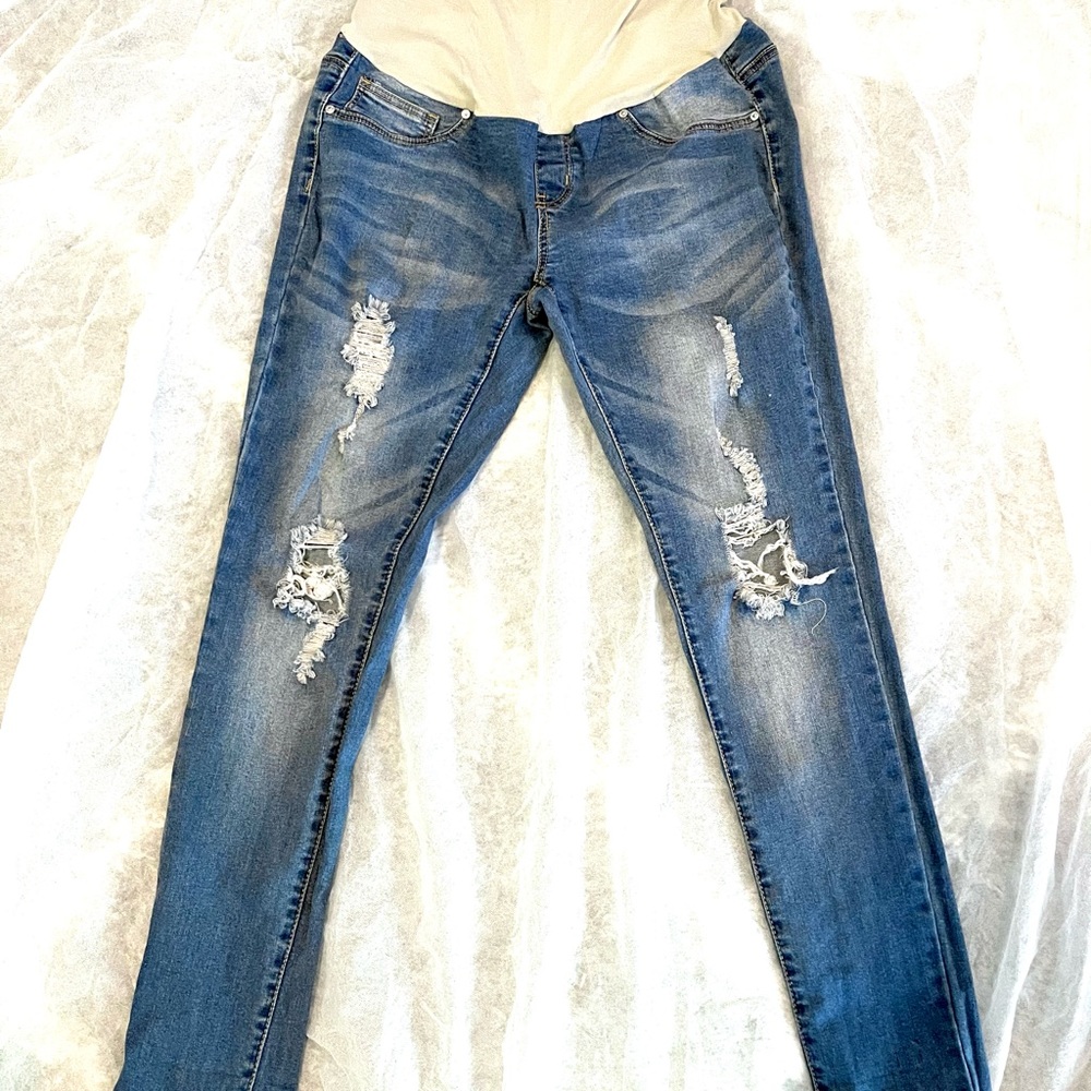 Maternity jeans size 8. Stretchy material